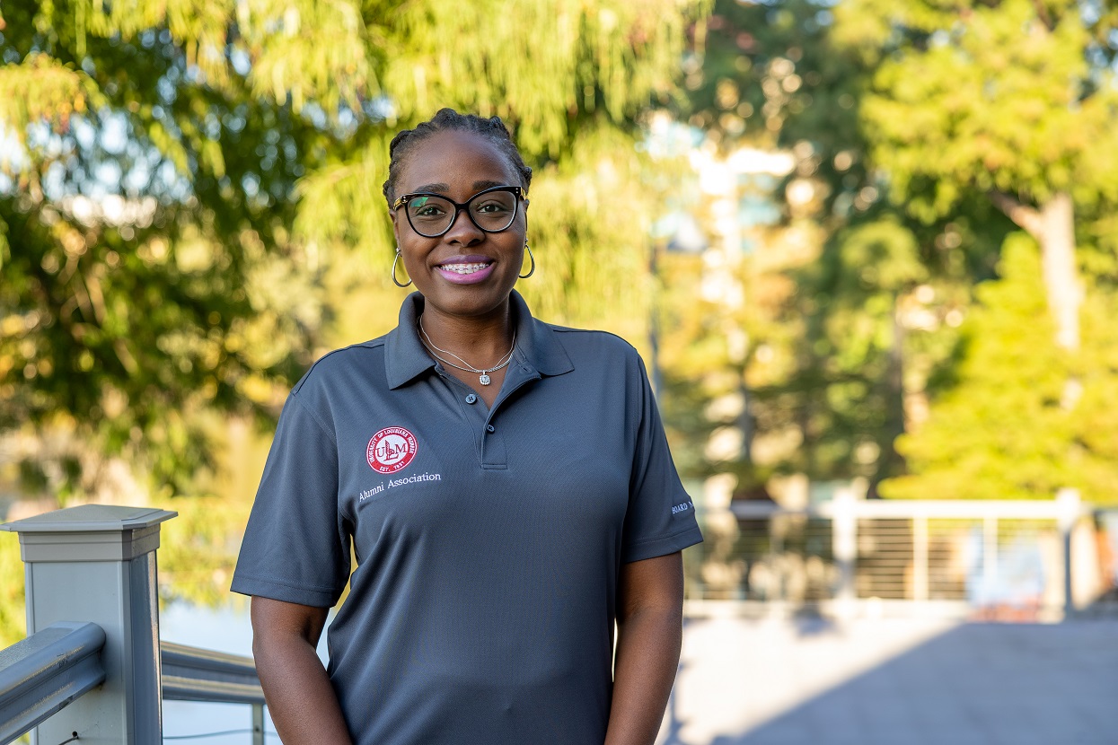 Portrait of Kandice Hunter, ULM Alumni Association Board Vice President Administration, standing on campus near the bayou.