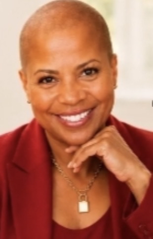 lady smiling with hand rested under chin